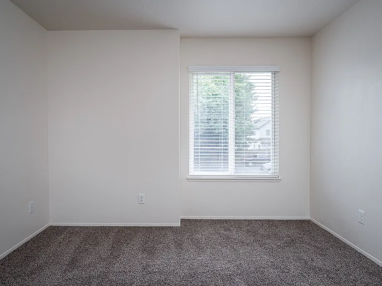 Fernwood Court Apartments — Photo 7