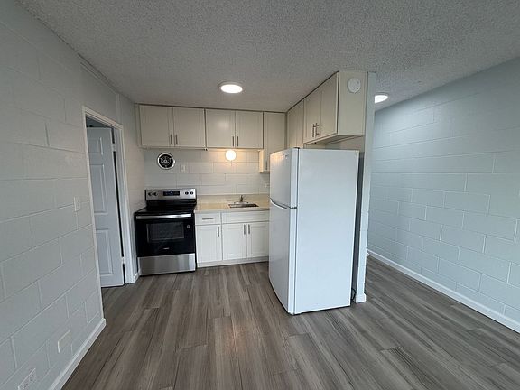 4th image of 3140 Castle St #9