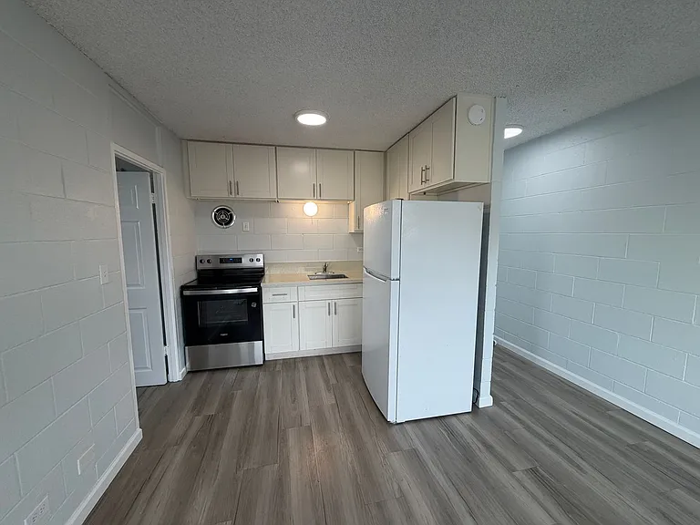 3140 Castle St — Photo 4