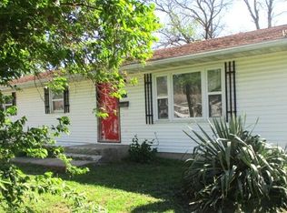 808 S Rollins St, Centralia, MO 65240