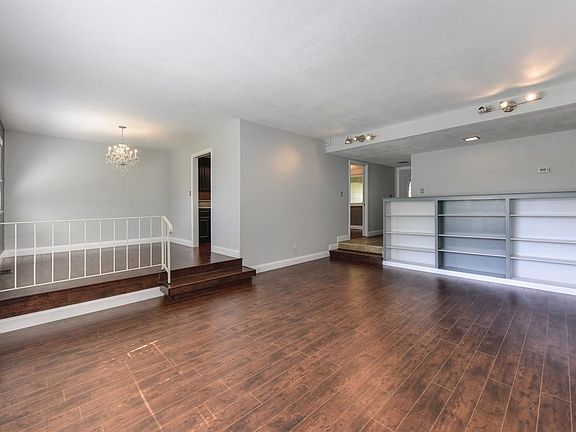 3rd image of 6471 Longridge Way