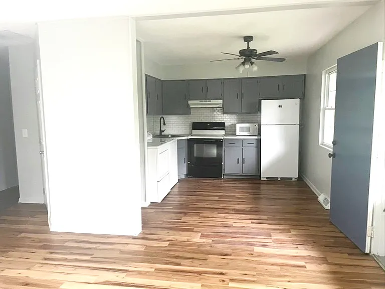 4005 Cleveland Rd E — Photo 9