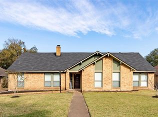 58 Raintree Ct, Lake Jackson, TX 77566