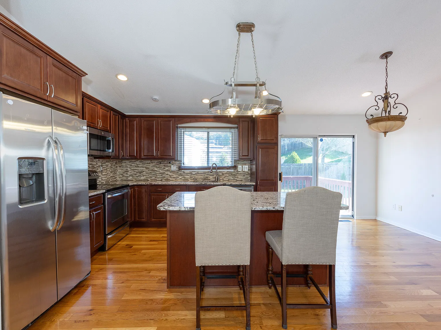 3 bed, 1100 sqft, $3,200 — Photo 4