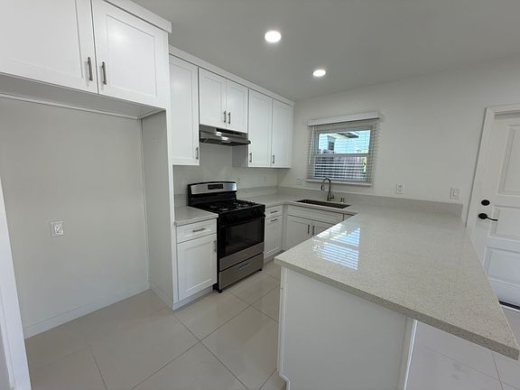 4th image of 329-335 E Palmyra Ave #190ccc7f1