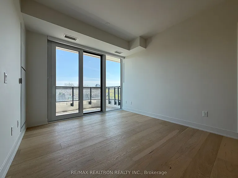 322 Dupont St #502 — Photo 7