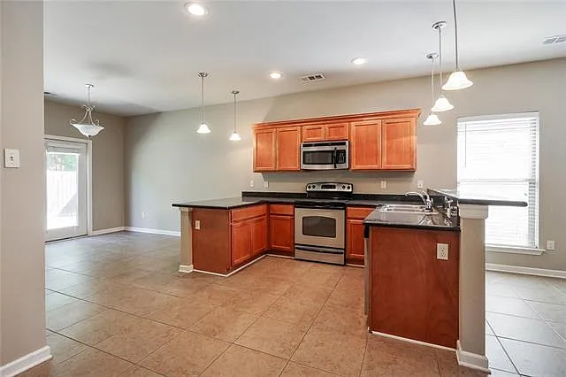 829 Fay St — Photo 3