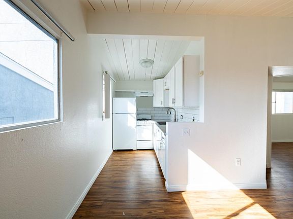 3rd image of 2021 1/2 Garnet Ave