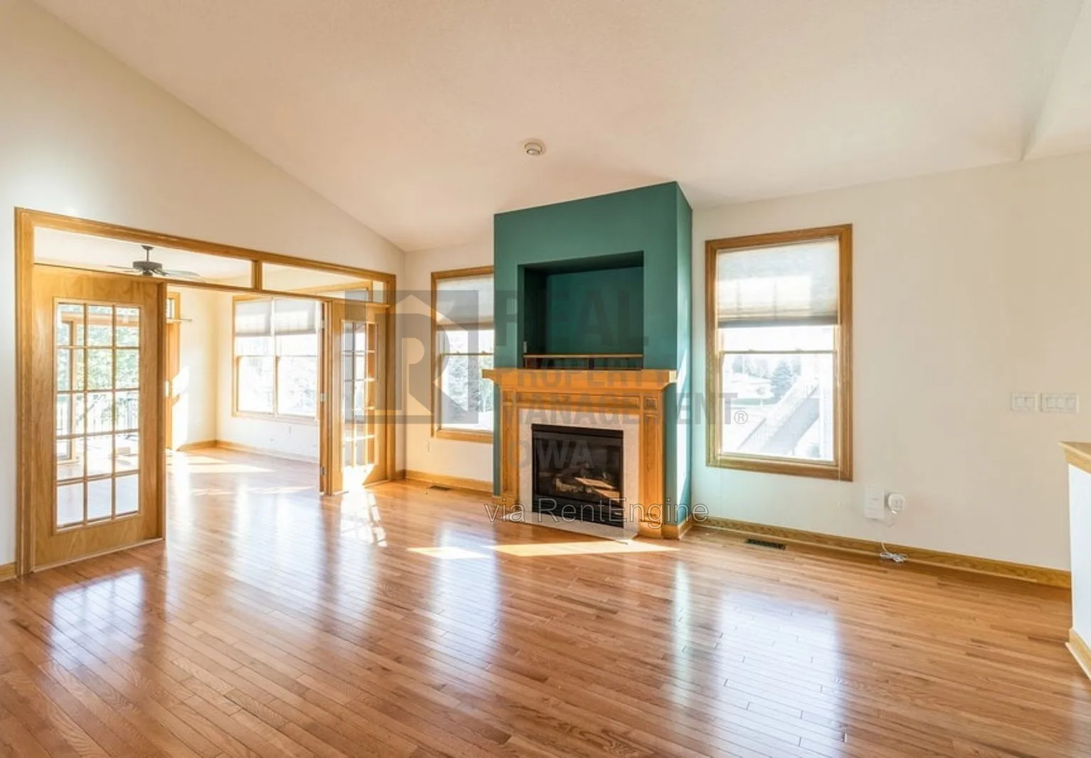 3 bed, 2.5 bath, 1613 sqft, $2,495 — Photo 2