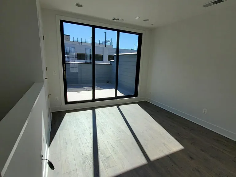 1882 Michael Faraday Dr — Photo 21