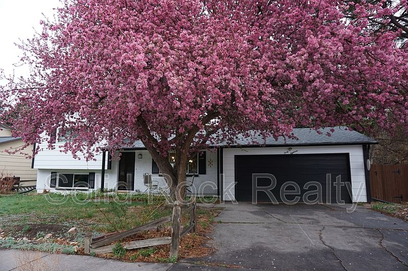 1st image of 4018 Goldenrod Dr