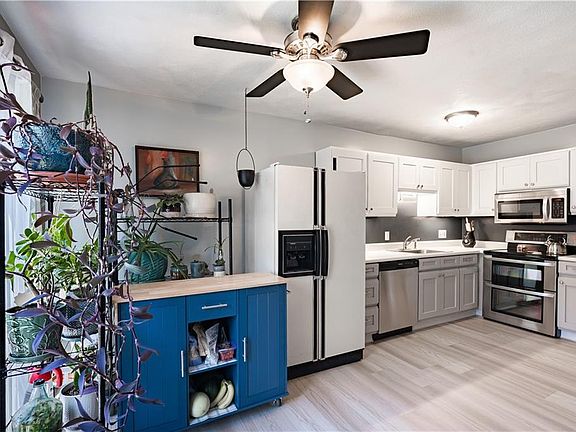 5th image of 10 Burleigh St APT 12