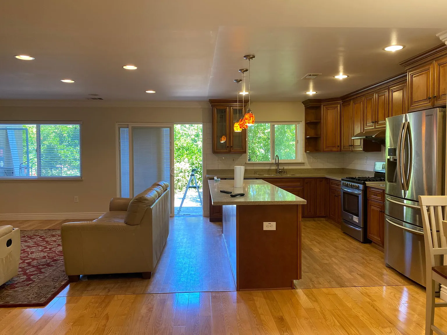 2349 Kenwood Ave — Photo 4