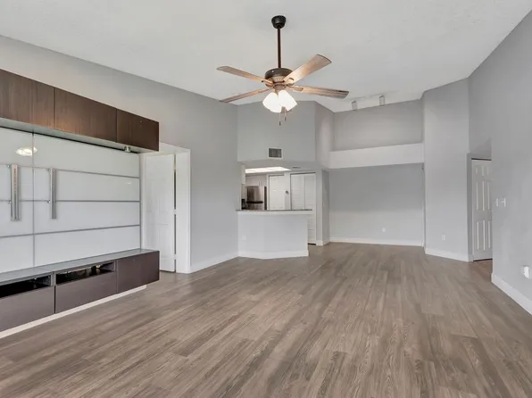 600 Crestwood Ct N, Royal Palm Beach, FL