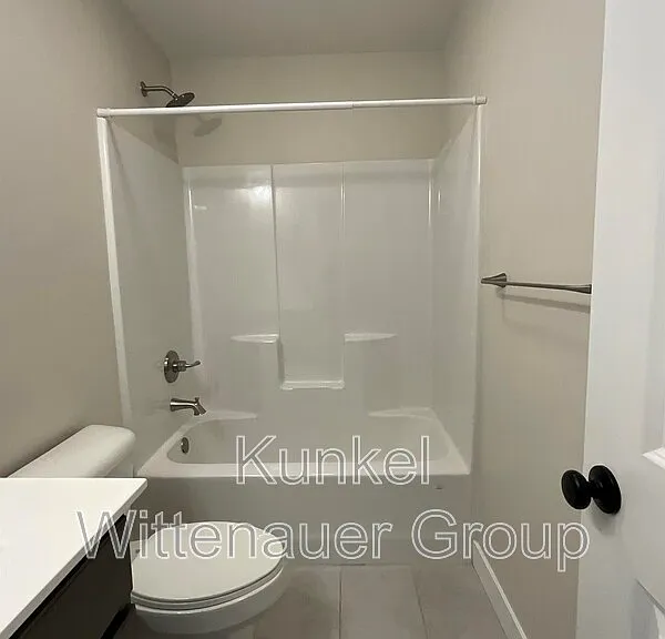 808 Applewood Creek Dr — Photo 17