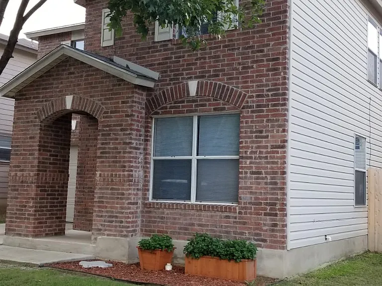 8010 Braes Run — Photo 2