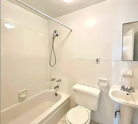 5th image of 451 W 46th St #4C