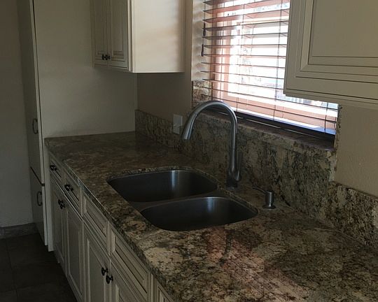 5th image of 4829 Camellia Ave