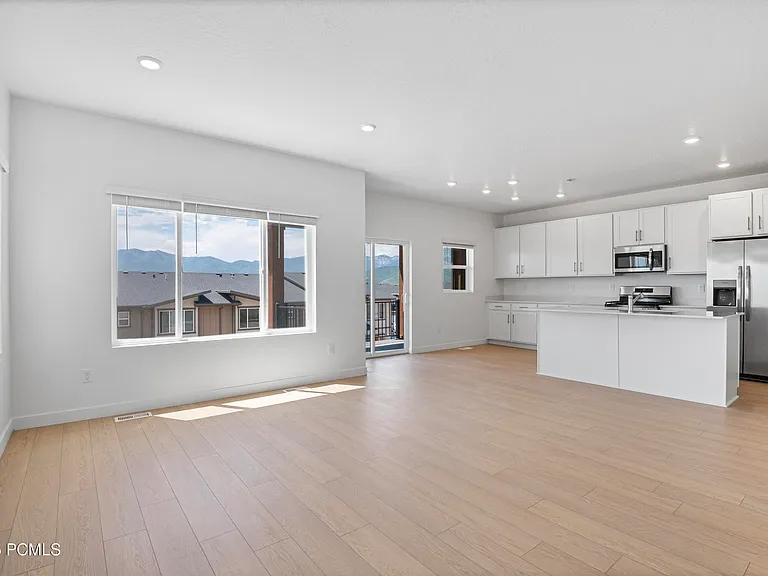 2377 N Wildwood Ln — Photo 3