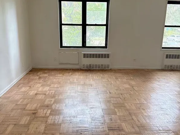 140-15 Holly Avenue image 2 of 3