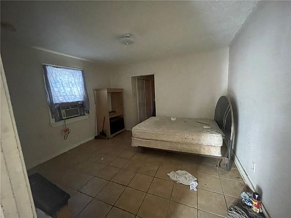 4th image of 1412 Magnolia St