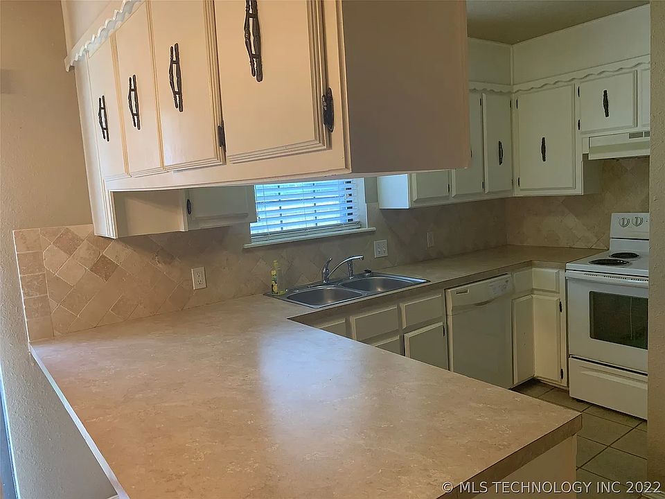 2nd image of 3609 Harmony Dr