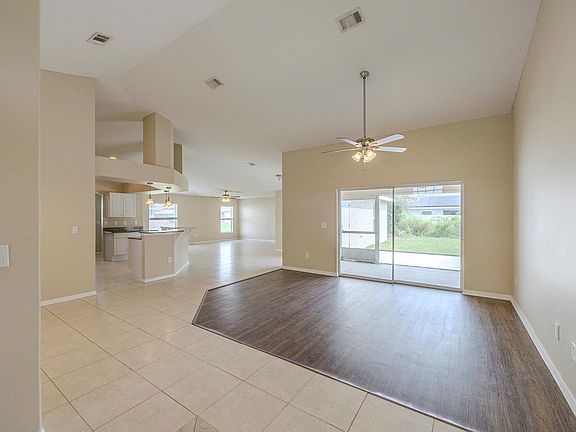 3rd image of 2033 SW Capeador Street