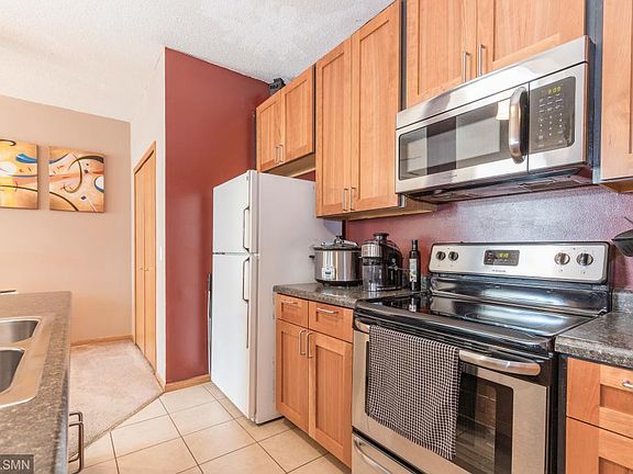 4th image of 15506 Garnet Way #98