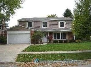 1826 N Forrest Ln, Arlington Heights, IL 60004