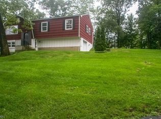 27 Harbor Dr, Lake Hopatcong, NJ 07849