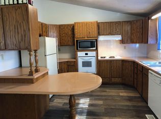 1302 Kingston Dr, Salina, KS 67401