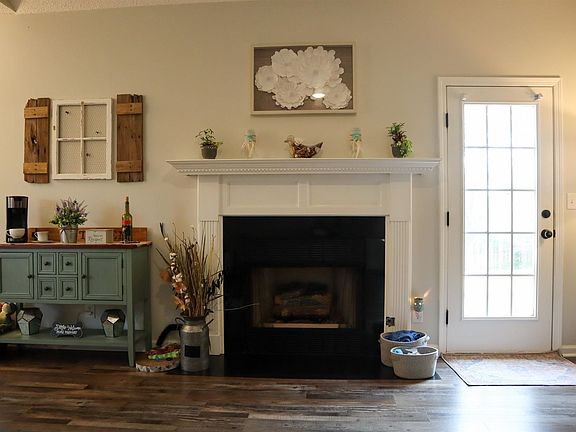 3rd image of 206 Glen Crest Dr
