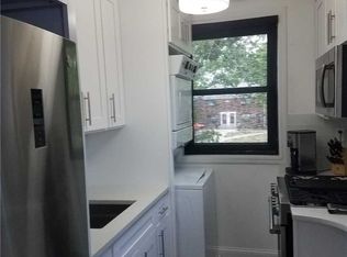 17-44 166th St, Whitestone, NY 11357