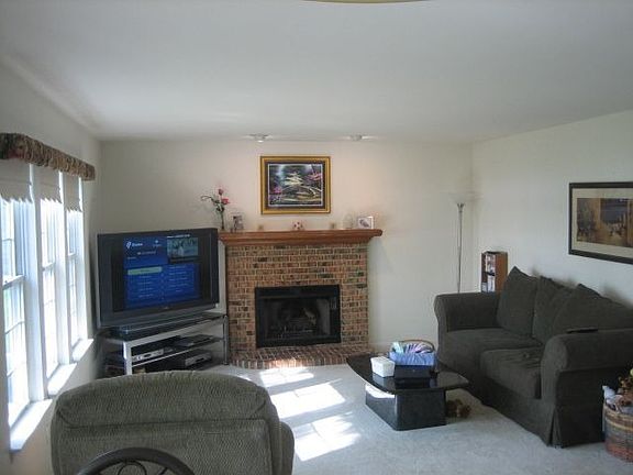 Lake Views/ New Carpet