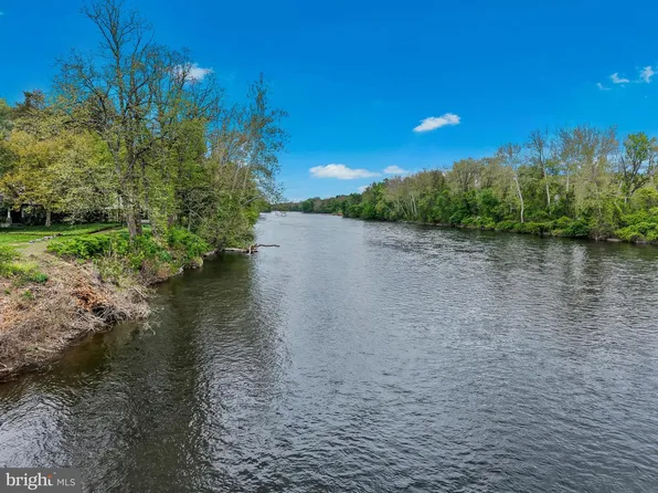 3 Bridge 5 Ln, Pipersville, PA 18947