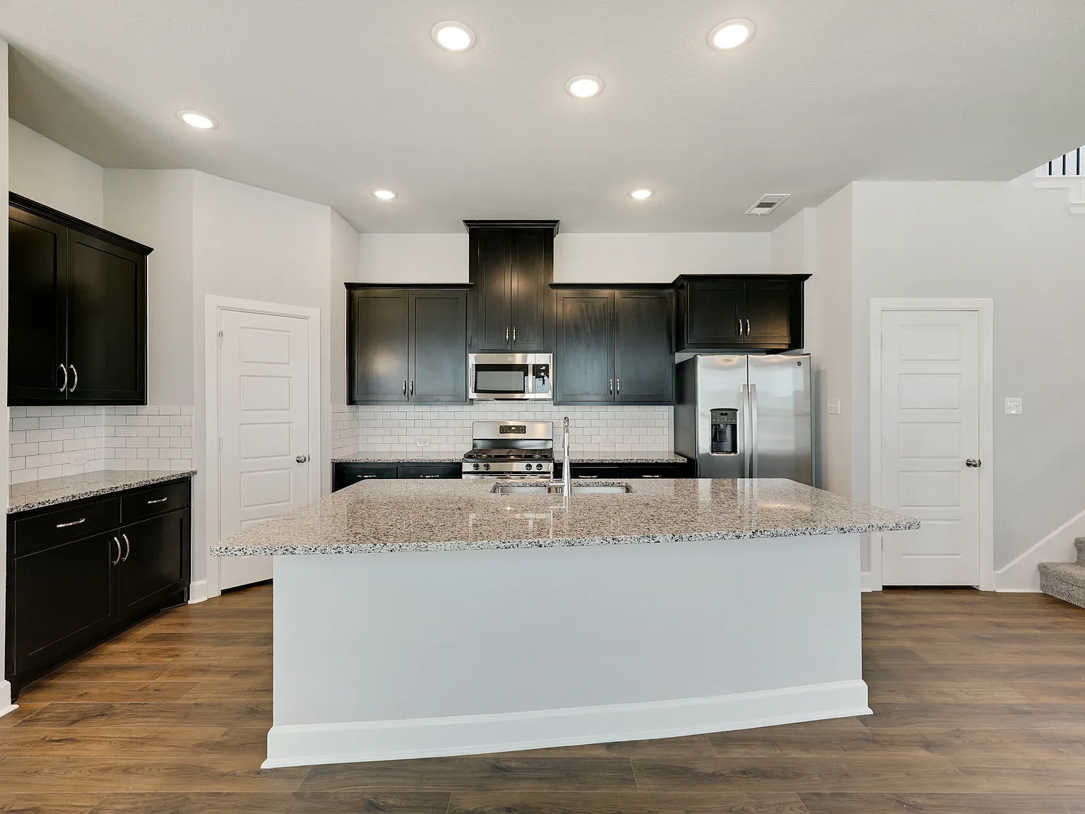 3 bed, 2.5 bath, 1938 sqft, $3,450 — Photo 4
