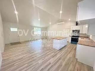 1246 Hughes St — Photo 7