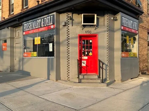 650 Kennedy Boulevard image 1 of 24