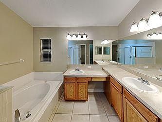 4th image of 6722 Monarch Park Dr