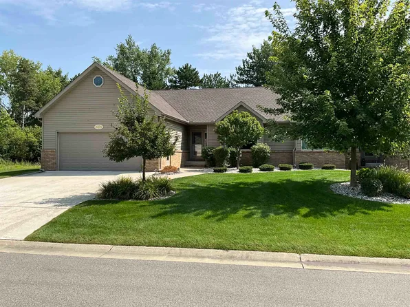 848 Whispering Pines Ln, Bay City, MI 48708
