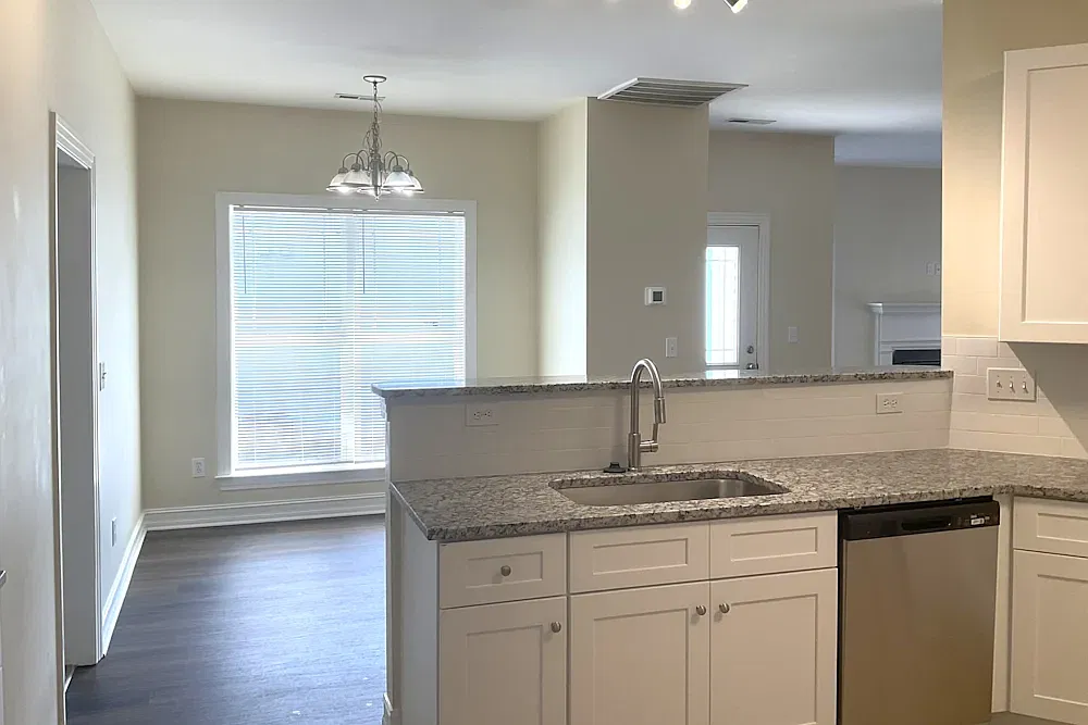 3 bed, 2037 sqft, $1,645 — Photo 2