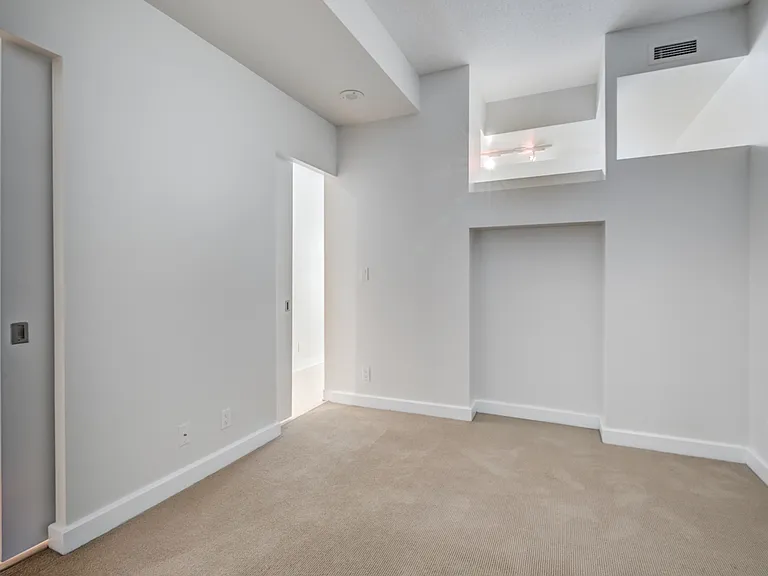 350 Wellington St W #214 — Photo 16