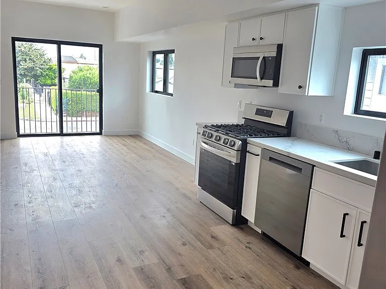 6128 Hazeltine — Photo 3