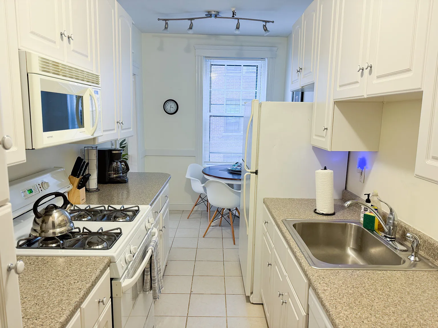 1 bed, 1.0 bath, 700 sqft, $4,620 — Photo 3