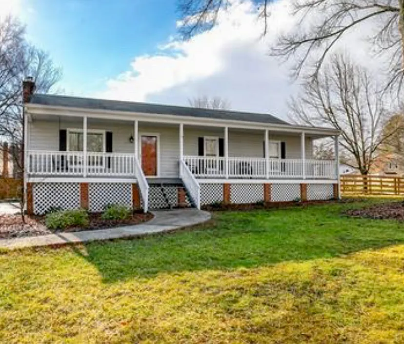 3 bed, 1.5 bath, 1248 sqft, $2,230 — Photo 1