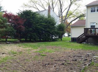 391 Windsor Rd, Bergenfield, NJ 07621