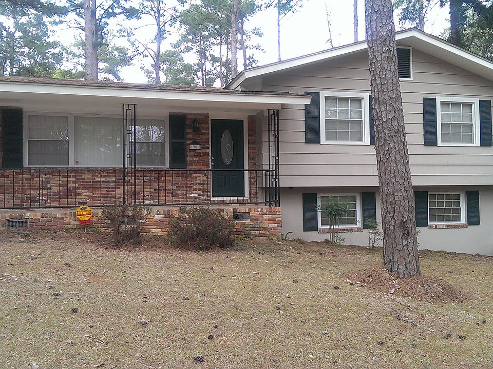 1st image of 1906 Sherwood Dr
