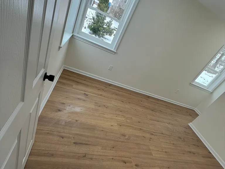 19 Leslie Rd — Photo 5