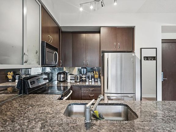 5th image of 438 King St W #720