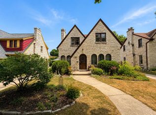3222 N 49th St, Milwaukee, WI 53216